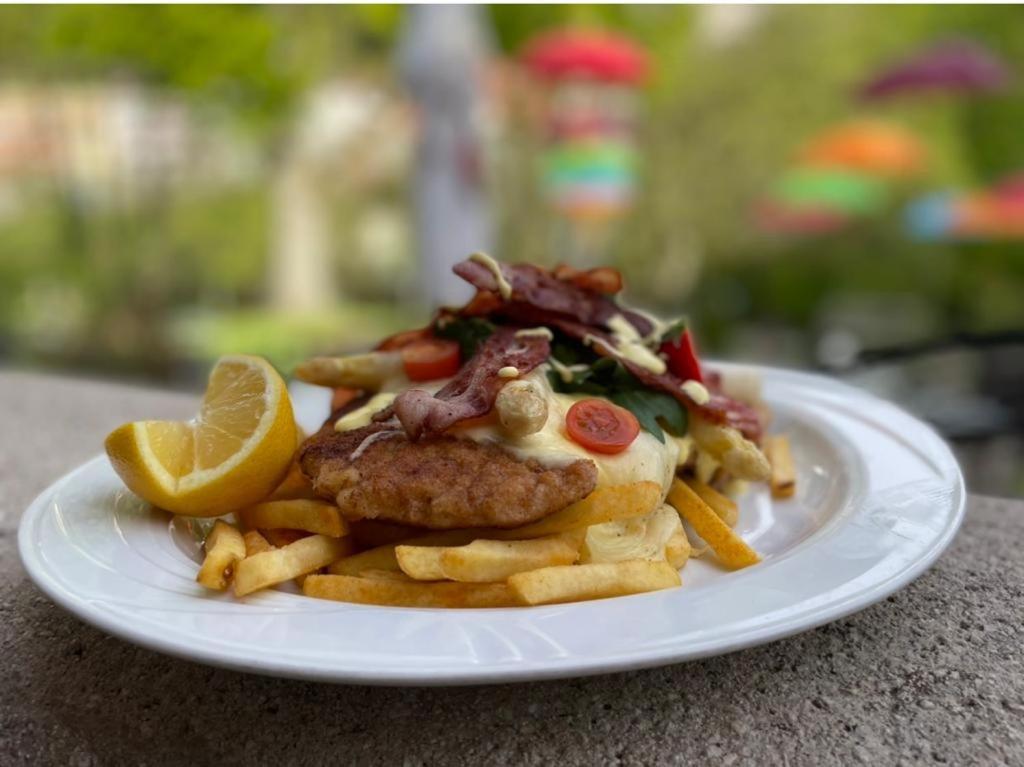 Hotel Restaurant Auerhahn Bad Wildbad Exterior foto